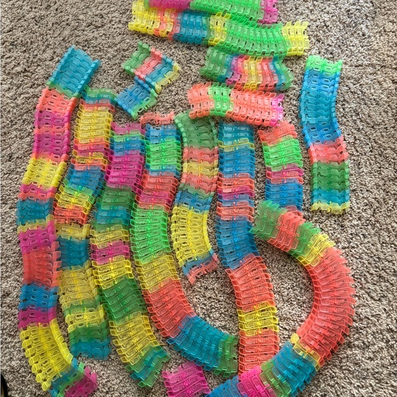 QVC Twister Tracks Glow-in-the-Dark Track Set Car Track Set ExtentionTrack - Picture 2 of 14